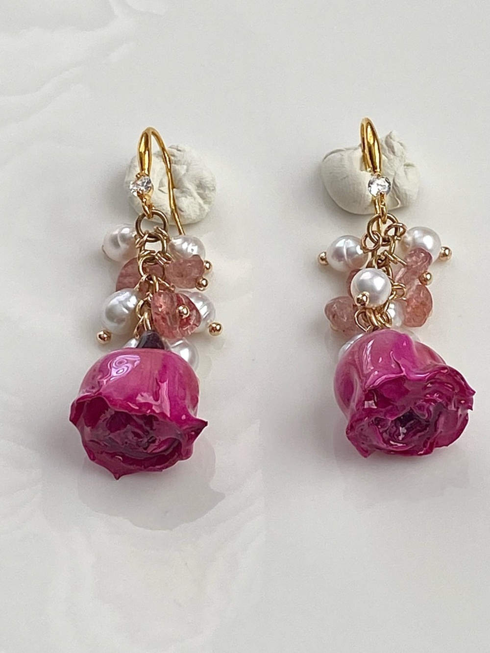 E143-Handmade Pink Dried Flower, Strawberry Quartz And Pearl Earring